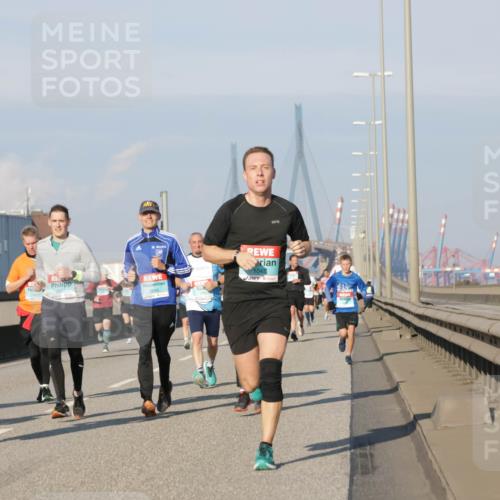03.10.2025 - Köhlbrandbrückenlauf Jannik Wohlers http://msf.ph/oto/9102563 03.10.2025 09:49:37 Position 3 1141, 3066, 1045 meine-sportfotos.de