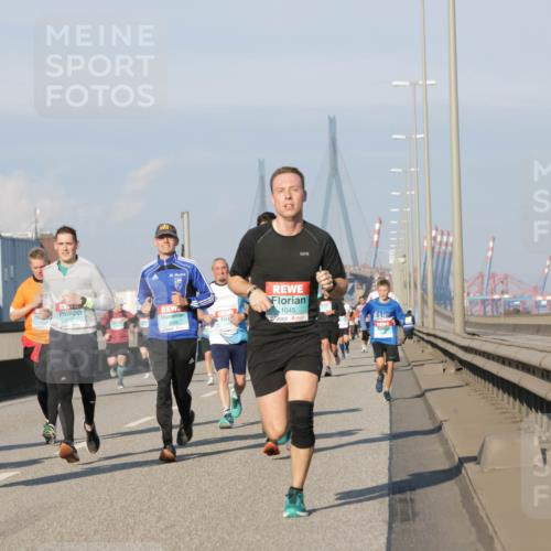 03.10.2025 - Köhlbrandbrückenlauf Jannik Wohlers http://msf.ph/oto/9102566 03.10.2025 09:49:37 Position 3 1141, 3066, 1045 meine-sportfotos.de