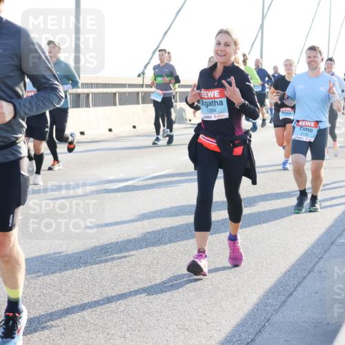 03.10.2025 - Köhlbrandbrückenlauf Strokosch-Dieckow http://msf.ph/oto/9102606 03.10.2025 09:24:39 Position 1 13, 1294, 2732, 1134 meine-sportfotos.de