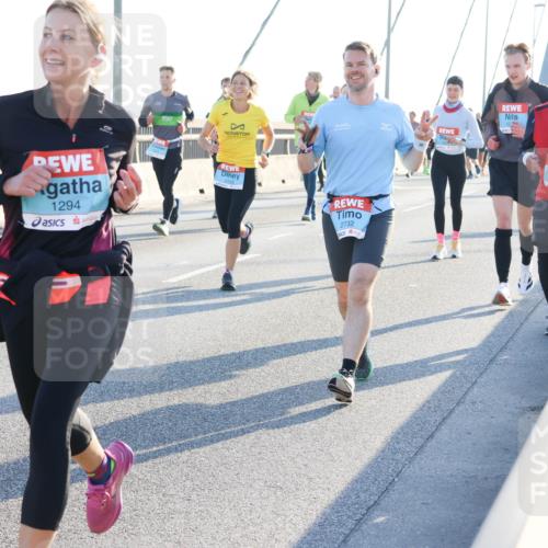 03.10.2025 - Köhlbrandbrückenlauf Strokosch-Dieckow http://msf.ph/oto/9102627 03.10.2025 09:24:40 Position 1 1294, 16, 2732, 1134 meine-sportfotos.de