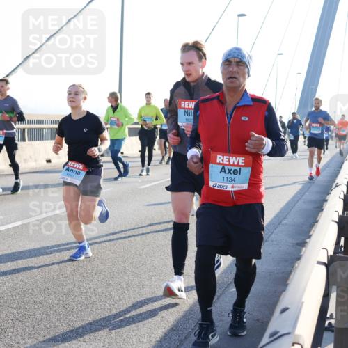 03.10.2025 - Köhlbrandbrückenlauf Strokosch-Dieckow http://msf.ph/oto/9102656 03.10.2025 09:24:42 Position 1 3333, 1242, 1623, 1134 meine-sportfotos.de