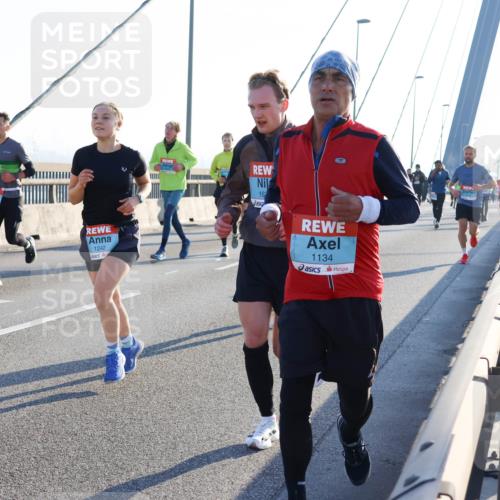 03.10.2025 - Köhlbrandbrückenlauf Strokosch-Dieckow http://msf.ph/oto/9102666 03.10.2025 09:24:42 Position 1 3333, 1242, 162, 1134 meine-sportfotos.de