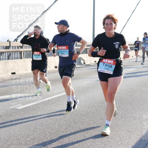 03.10.2025 - Köhlbrandbrückenlauf Strokosch-Dieckow http://msf.ph/oto/9102727 03.10.2025 09:25:12 Position 1 1445, 3820, 1412 meine-sportfotos.de