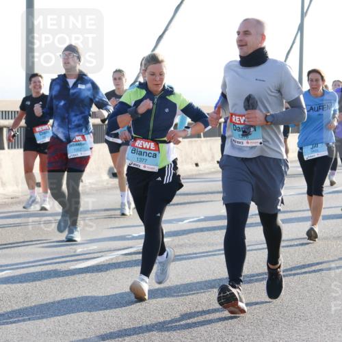 03.10.2025 - Köhlbrandbrückenlauf Strokosch-Dieckow http://msf.ph/oto/9102734 03.10.2025 09:25:15 Position 1 1352, 1377, 1376, 1415, 3821, 3425 meine-sportfotos.de