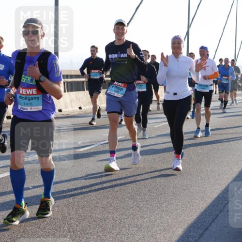 03.10.2025 - Köhlbrandbrückenlauf Strokosch-Dieckow http://msf.ph/oto/9102761 03.10.2025 09:25:19 Position 1 2944, 1415, 1486 meine-sportfotos.de