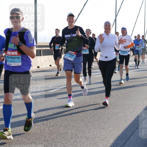 03.10.2025 - Köhlbrandbrückenlauf Strokosch-Dieckow http://msf.ph/oto/9102766 03.10.2025 09:25:20 Position 1 10, 3, 2944, 1415, 1486 meine-sportfotos.de