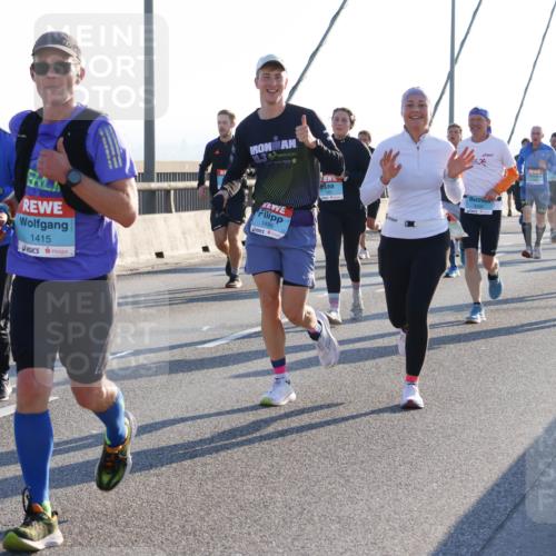 03.10.2025 - Köhlbrandbrückenlauf Strokosch-Dieckow http://msf.ph/oto/9102772 03.10.2025 09:25:20 Position 1 2944, 1415, 10, 3, 1486, 25 meine-sportfotos.de