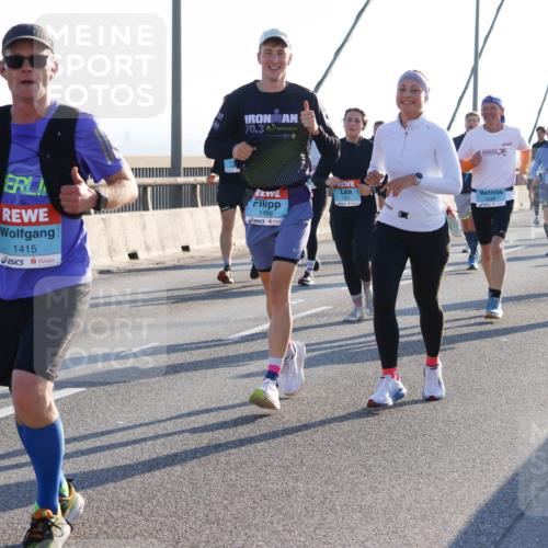 03.10.2025 - Köhlbrandbrückenlauf Strokosch-Dieckow http://msf.ph/oto/9102795 03.10.2025 09:25:20 Position 1 1415, 70, 3, 1486 meine-sportfotos.de