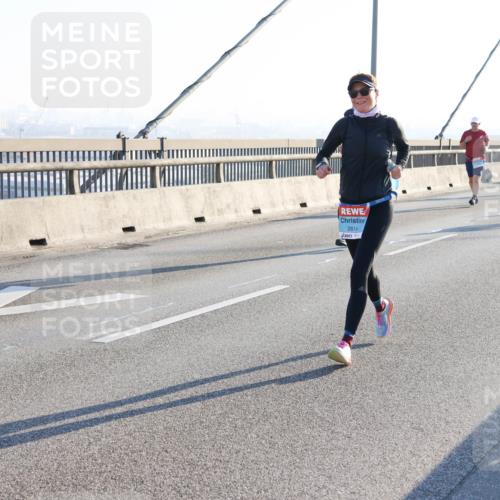 03.10.2025 - Köhlbrandbrückenlauf Strokosch-Dieckow http://msf.ph/oto/9102821 03.10.2025 09:25:46 Position 1 3524, 2814 meine-sportfotos.de