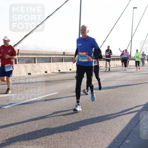 03.10.2025 - Köhlbrandbrückenlauf Strokosch-Dieckow http://msf.ph/oto/9102833 03.10.2025 09:25:50 Position 1 3679, 2677 meine-sportfotos.de