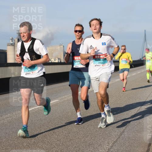 03.10.2025 - Köhlbrandbrückenlauf Lena Gebhardt http://msf.ph/oto/9102913 03.10.2025 09:37:45 Position 2 3153, 10170, 3154 meine-sportfotos.de