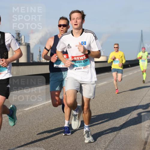 03.10.2025 - Köhlbrandbrückenlauf Lena Gebhardt http://msf.ph/oto/9102931 03.10.2025 09:37:45 Position 2 3153, 1017, 3154 meine-sportfotos.de
