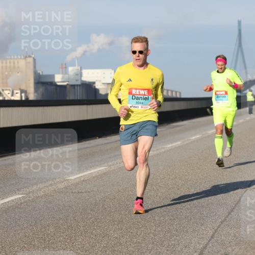 03.10.2025 - Köhlbrandbrückenlauf Lena Gebhardt http://msf.ph/oto/9102959 03.10.2025 09:37:46 Position 2 1044 meine-sportfotos.de