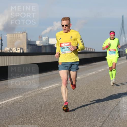 03.10.2025 - Köhlbrandbrückenlauf Lena Gebhardt http://msf.ph/oto/9102971 03.10.2025 09:37:47 Position 2 1044 meine-sportfotos.de