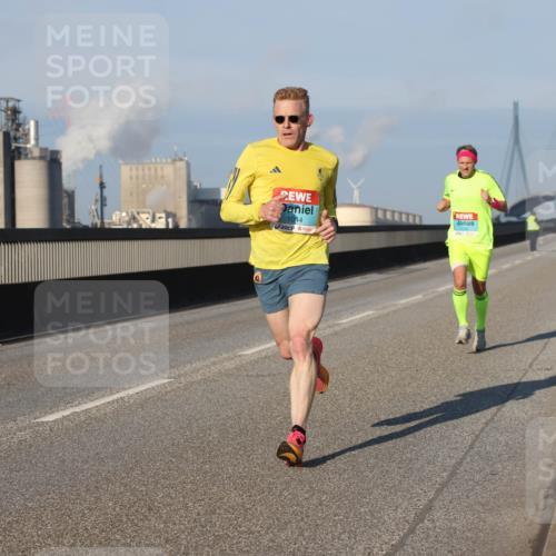03.10.2025 - Köhlbrandbrückenlauf Lena Gebhardt http://msf.ph/oto/9102988 03.10.2025 09:37:47 Position 2 1044 meine-sportfotos.de