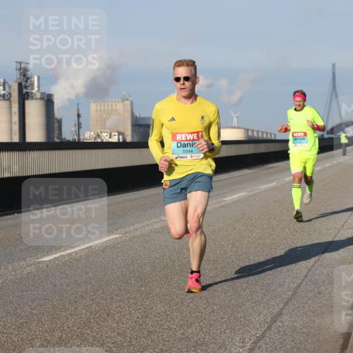 03.10.2025 - Köhlbrandbrückenlauf Lena Gebhardt http://msf.ph/oto/9103010 03.10.2025 09:37:47 Position 2 1044 meine-sportfotos.de