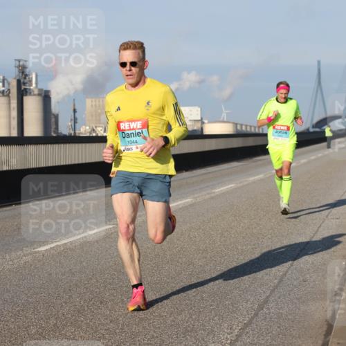 03.10.2025 - Köhlbrandbrückenlauf Lena Gebhardt http://msf.ph/oto/9103029 03.10.2025 09:37:48 Position 2 1044 meine-sportfotos.de