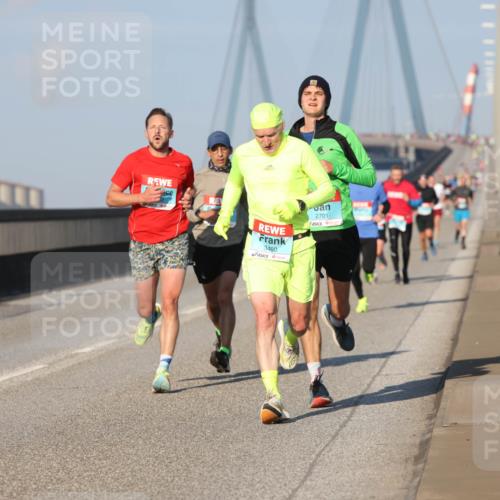 03.10.2025 - Köhlbrandbrückenlauf Lena Gebhardt http://msf.ph/oto/9103227 03.10.2025 09:37:59 Position 2 3460, 2701, 7777 meine-sportfotos.de