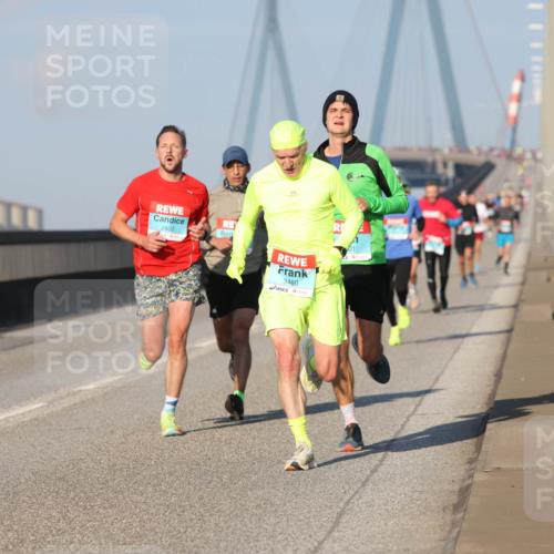 03.10.2025 - Köhlbrandbrückenlauf Lena Gebhardt http://msf.ph/oto/9103237 03.10.2025 09:37:59 Position 2 2402, 3460 meine-sportfotos.de