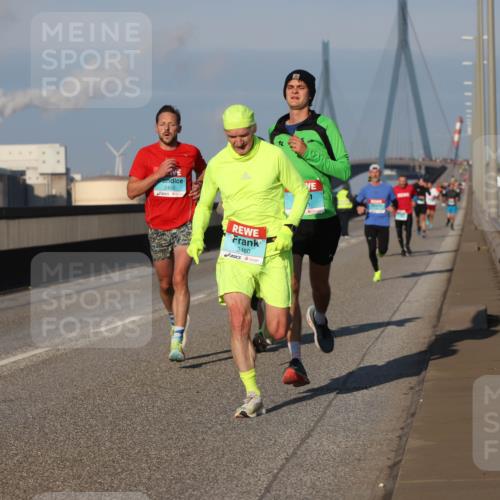 03.10.2025 - Köhlbrandbrückenlauf Lena Gebhardt http://msf.ph/oto/9103306 03.10.2025 09:38:01 Position 2 2402, 3460, 31 meine-sportfotos.de