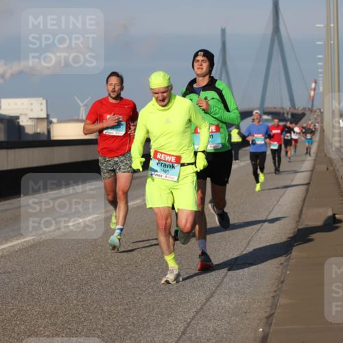 03.10.2025 - Köhlbrandbrückenlauf Lena Gebhardt http://msf.ph/oto/9103320 03.10.2025 09:38:01 Position 2 3460, 77 meine-sportfotos.de