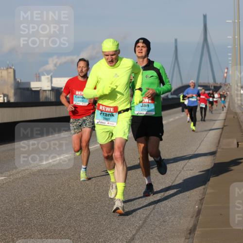 03.10.2025 - Köhlbrandbrückenlauf Lena Gebhardt http://msf.ph/oto/9103371 03.10.2025 09:38:02 Position 2 2402, 3460, 2701 meine-sportfotos.de