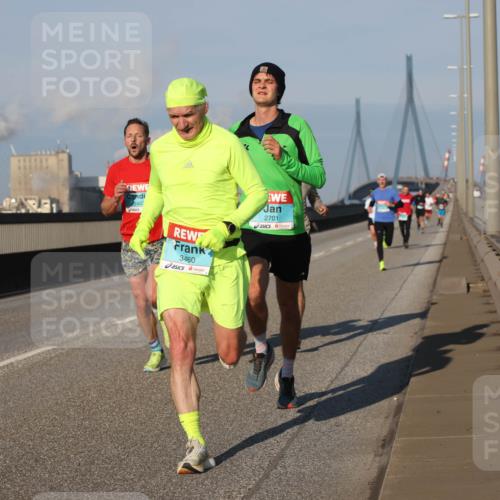 03.10.2025 - Köhlbrandbrückenlauf Lena Gebhardt http://msf.ph/oto/9103393 03.10.2025 09:38:03 Position 2 2402, 3460, 2701 meine-sportfotos.de