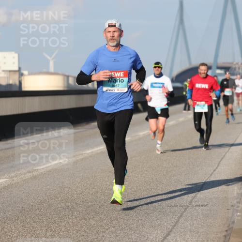 03.10.2025 - Köhlbrandbrückenlauf Lena Gebhardt http://msf.ph/oto/9103569 03.10.2025 09:38:07 Position 2 1057 meine-sportfotos.de