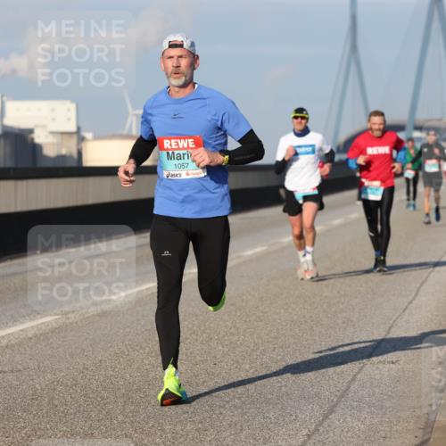 03.10.2025 - Köhlbrandbrückenlauf Lena Gebhardt http://msf.ph/oto/9103596 03.10.2025 09:38:07 Position 2 1057 meine-sportfotos.de