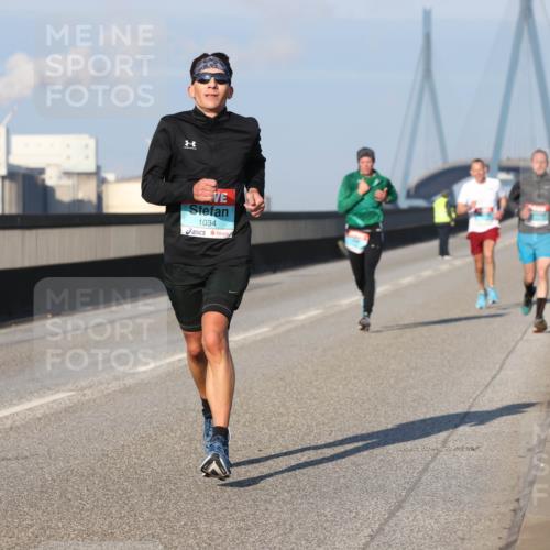 03.10.2025 - Köhlbrandbrückenlauf Lena Gebhardt http://msf.ph/oto/9103893 03.10.2025 09:38:15 Position 2 1034 meine-sportfotos.de