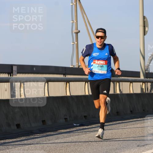 03.10.2025 - Köhlbrandbrückenlauf Strokosch-Dieckow http://msf.ph/oto/9104132 03.10.2025 09:28:28 Position 2 3247 meine-sportfotos.de