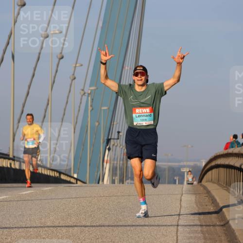 03.10.2025 - Köhlbrandbrückenlauf Strokosch-Dieckow http://msf.ph/oto/9104164 03.10.2025 09:29:03 Position 2 1008 meine-sportfotos.de