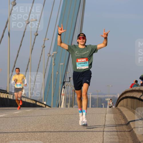 03.10.2025 - Köhlbrandbrückenlauf Strokosch-Dieckow http://msf.ph/oto/9104177 03.10.2025 09:29:03 Position 2 1008 meine-sportfotos.de