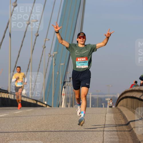 03.10.2025 - Köhlbrandbrückenlauf Strokosch-Dieckow http://msf.ph/oto/9104183 03.10.2025 09:29:03 Position 2 1008 meine-sportfotos.de