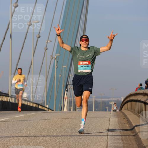 03.10.2025 - Köhlbrandbrückenlauf Strokosch-Dieckow http://msf.ph/oto/9104187 03.10.2025 09:29:03 Position 2 1008 meine-sportfotos.de