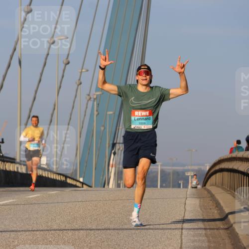 03.10.2025 - Köhlbrandbrückenlauf Strokosch-Dieckow http://msf.ph/oto/9104192 03.10.2025 09:29:03 Position 2 1008 meine-sportfotos.de