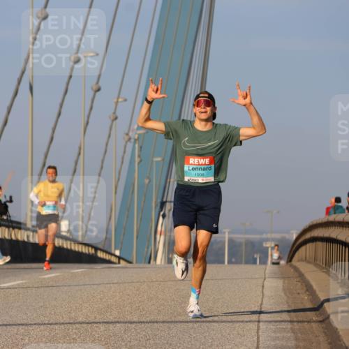 03.10.2025 - Köhlbrandbrückenlauf Strokosch-Dieckow http://msf.ph/oto/9104197 03.10.2025 09:29:03 Position 2 1008, 11 meine-sportfotos.de