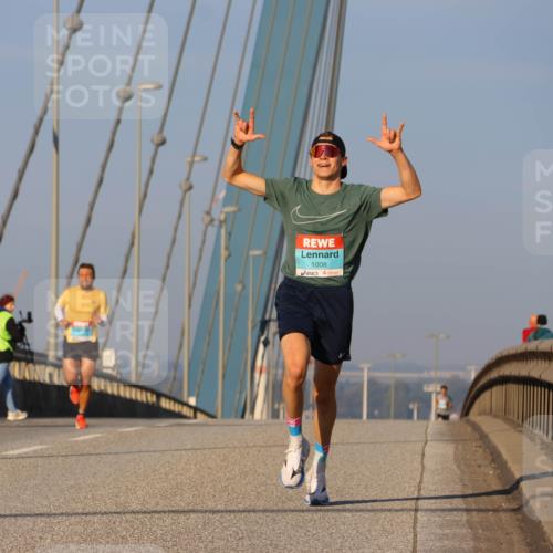 03.10.2025 - Köhlbrandbrückenlauf Strokosch-Dieckow http://msf.ph/oto/9104203 03.10.2025 09:29:03 Position 2 1008, 11 meine-sportfotos.de