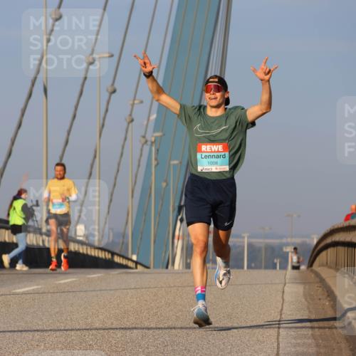 03.10.2025 - Köhlbrandbrückenlauf Strokosch-Dieckow http://msf.ph/oto/9104212 03.10.2025 09:29:03 Position 2 1008, 11 meine-sportfotos.de
