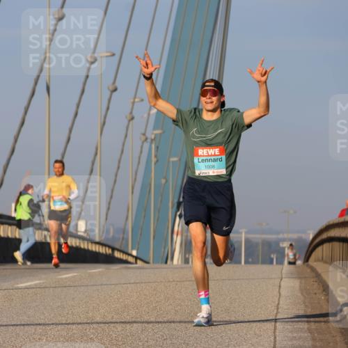 03.10.2025 - Köhlbrandbrückenlauf Strokosch-Dieckow http://msf.ph/oto/9104218 03.10.2025 09:29:03 Position 2 1008, 11 meine-sportfotos.de