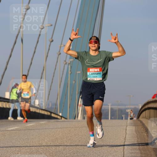 03.10.2025 - Köhlbrandbrückenlauf Strokosch-Dieckow http://msf.ph/oto/9104227 03.10.2025 09:29:03 Position 2 1008, 11 meine-sportfotos.de
