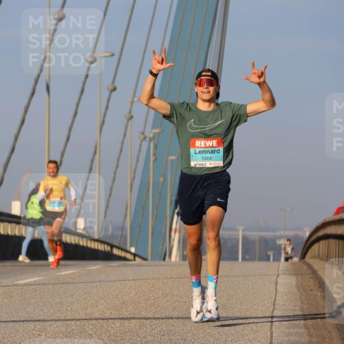 03.10.2025 - Köhlbrandbrückenlauf Strokosch-Dieckow http://msf.ph/oto/9104232 03.10.2025 09:29:03 Position 2 1008, 11 meine-sportfotos.de