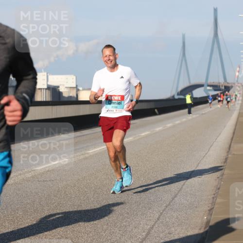 03.10.2025 - Köhlbrandbrückenlauf Lena Gebhardt http://msf.ph/oto/9104250 03.10.2025 09:38:21 Position 2 1026, 3086 meine-sportfotos.de