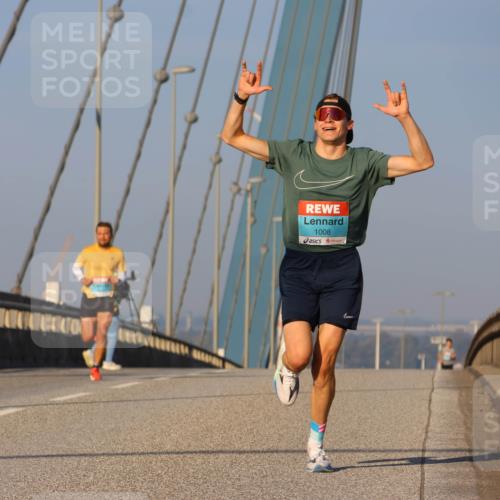 03.10.2025 - Köhlbrandbrückenlauf Strokosch-Dieckow http://msf.ph/oto/9104251 03.10.2025 09:29:04 Position 2 1008, 11 meine-sportfotos.de