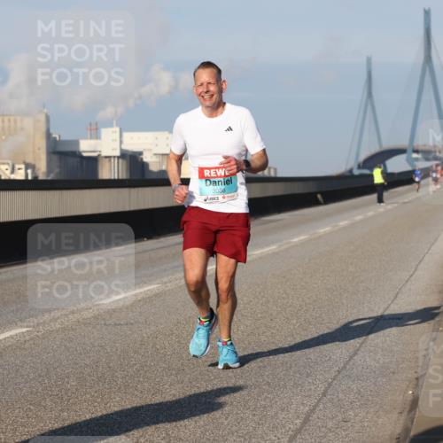 03.10.2025 - Köhlbrandbrückenlauf Lena Gebhardt http://msf.ph/oto/9104261 03.10.2025 09:38:22 Position 2 3086 meine-sportfotos.de