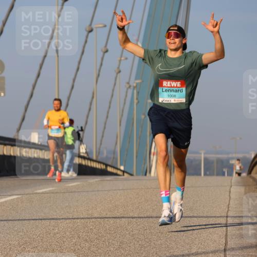 03.10.2025 - Köhlbrandbrückenlauf Strokosch-Dieckow http://msf.ph/oto/9104262 03.10.2025 09:29:04 Position 2 1008 meine-sportfotos.de