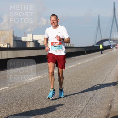 03.10.2025 - Köhlbrandbrückenlauf Lena Gebhardt http://msf.ph/oto/9104277 03.10.2025 09:38:22 Position 2 3086 meine-sportfotos.de