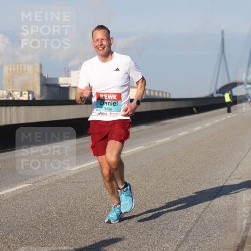 03.10.2025 - Köhlbrandbrückenlauf Lena Gebhardt http://msf.ph/oto/9104316 03.10.2025 09:38:22 Position 2 3086 meine-sportfotos.de