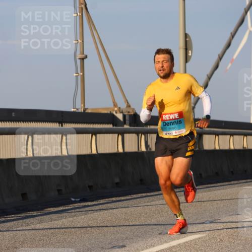 03.10.2025 - Köhlbrandbrückenlauf Strokosch-Dieckow http://msf.ph/oto/9104335 03.10.2025 09:29:10 Position 2 3590 meine-sportfotos.de