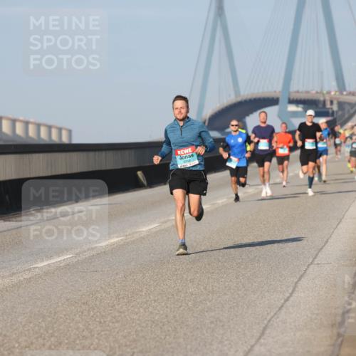 03.10.2025 - Köhlbrandbrückenlauf Lena Gebhardt http://msf.ph/oto/9104337 03.10.2025 09:38:37 Position 2  meine-sportfotos.de